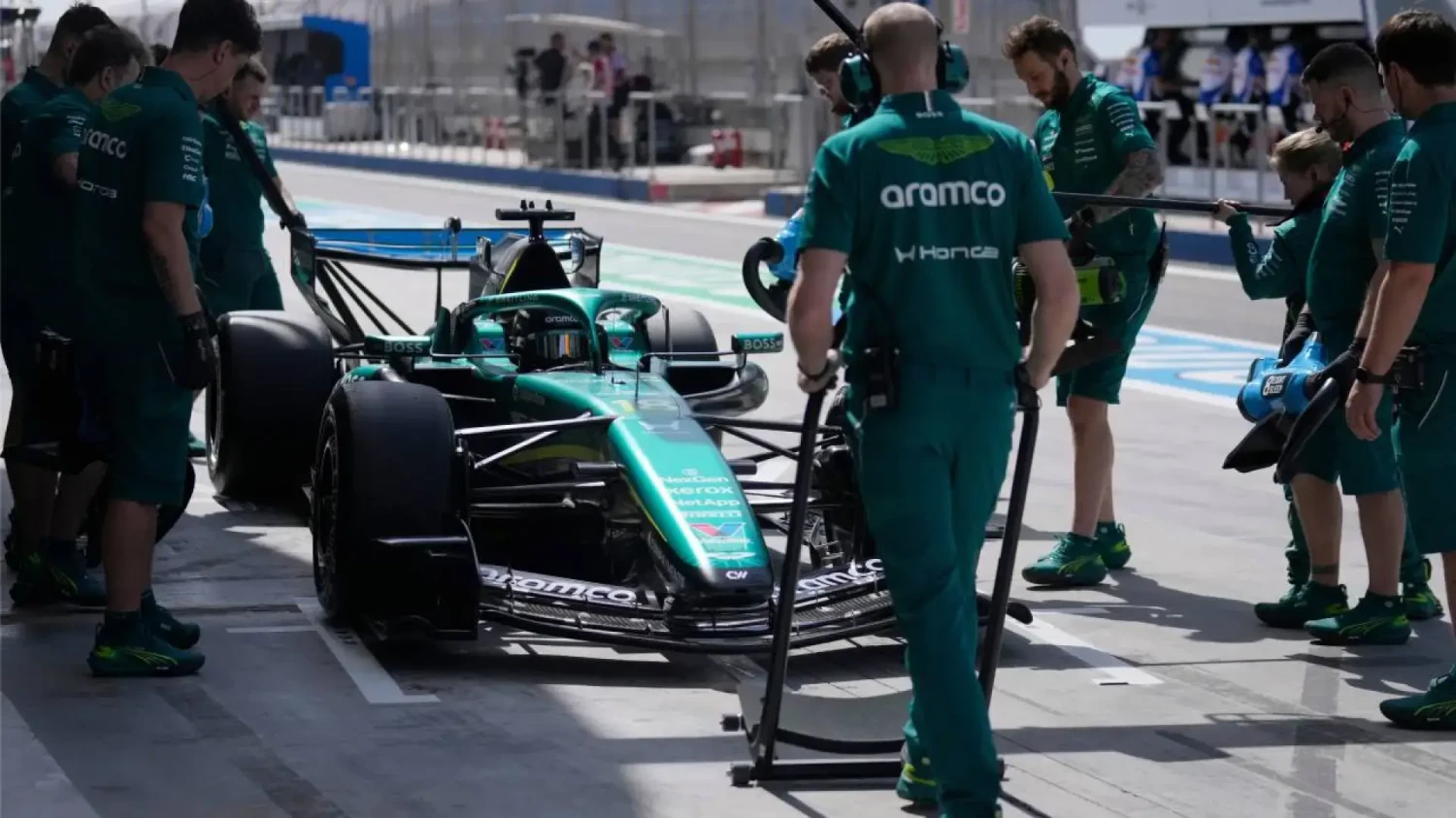 Aston Martin, La preocupación en Aston Martin es real: el equipo de Fernando Alonso es el que menos vueltas ha completado por un problema en el motor
