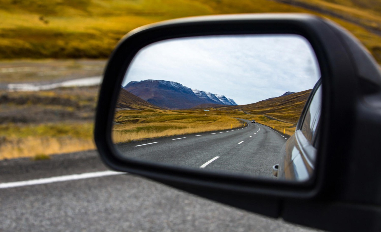 Lo estabas haciendo toda la vida mal: así dicen los expertos que se deben colocar los retrovisores