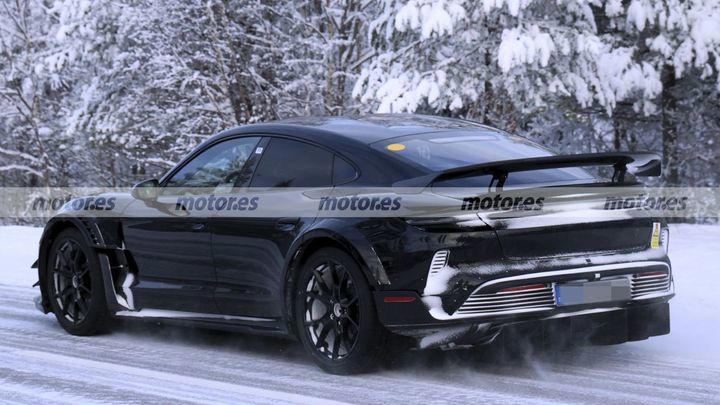 El Porsche Taycan más extremo llega a las pruebas de invierno con una meta seria: bajar de los 7 minutos en Nürburgring