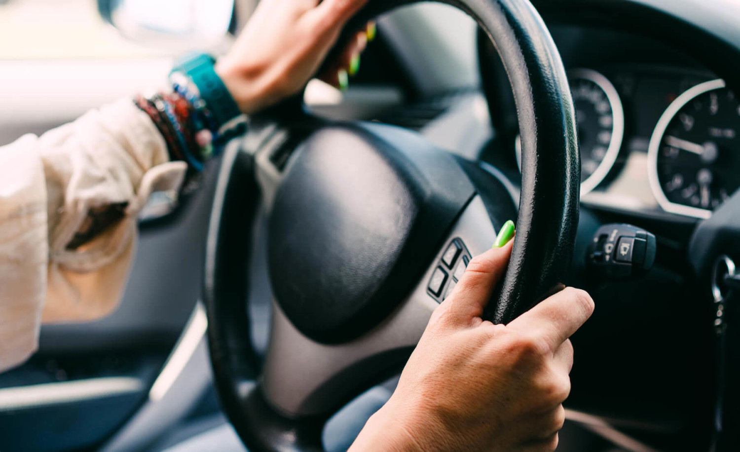 El 8M también se libra al volante: más de la mitad de los españoles cree que debería haber coches para mujeres
