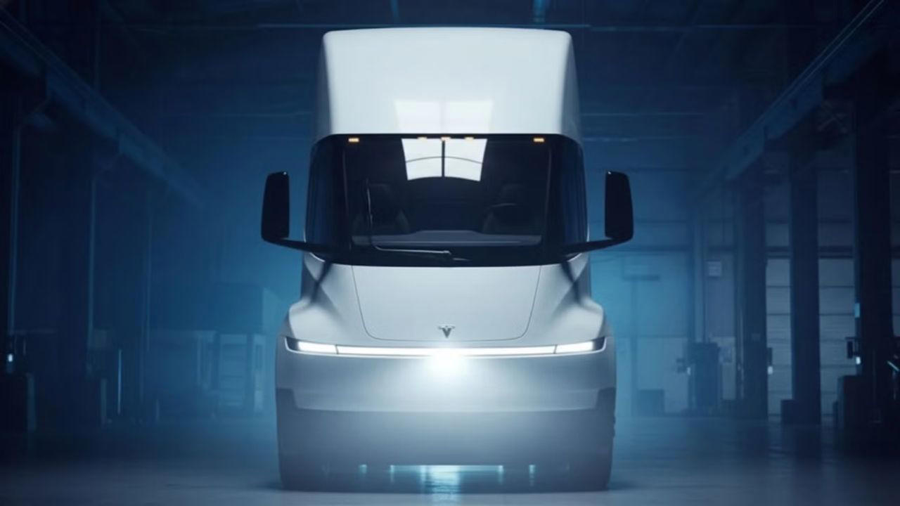 El Tesla Semi llegará a Europa, Elon Musk confirma la fecha de lanzamiento del camión eléctrico