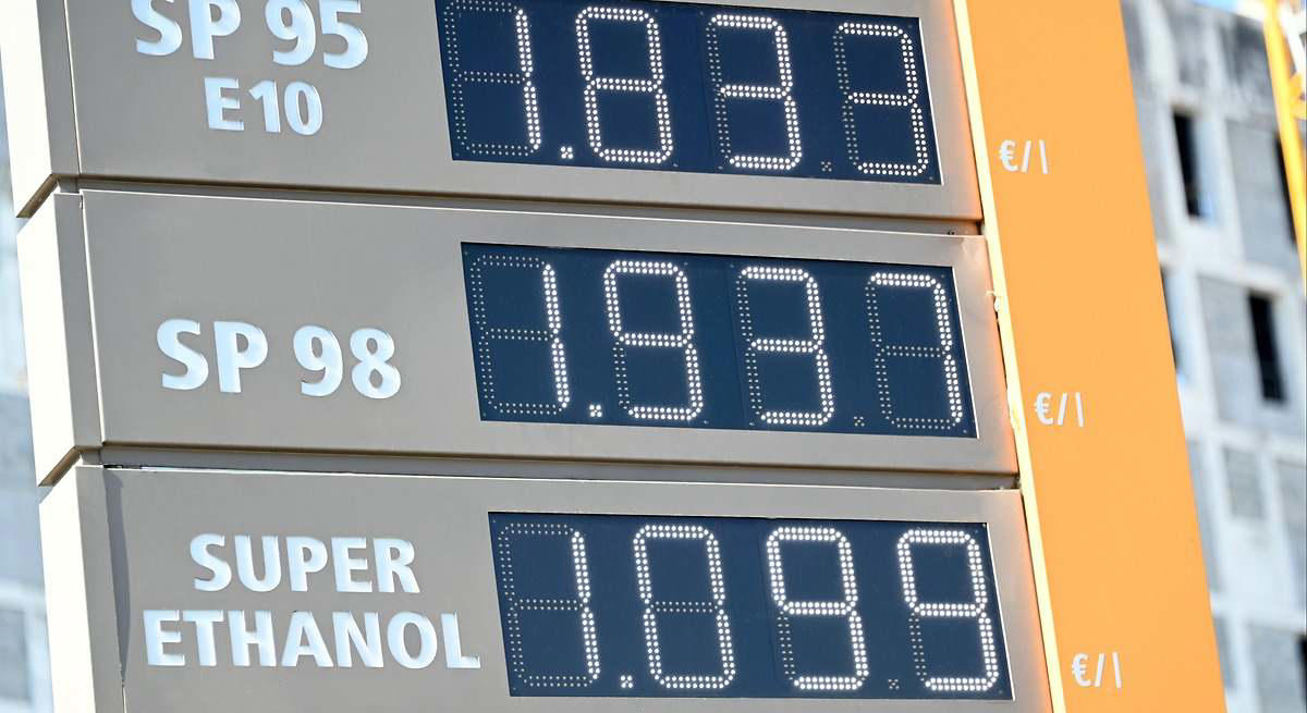 Qué es el superetanol, el combustible casi imposible de encontrar en España pero habitual en Francia