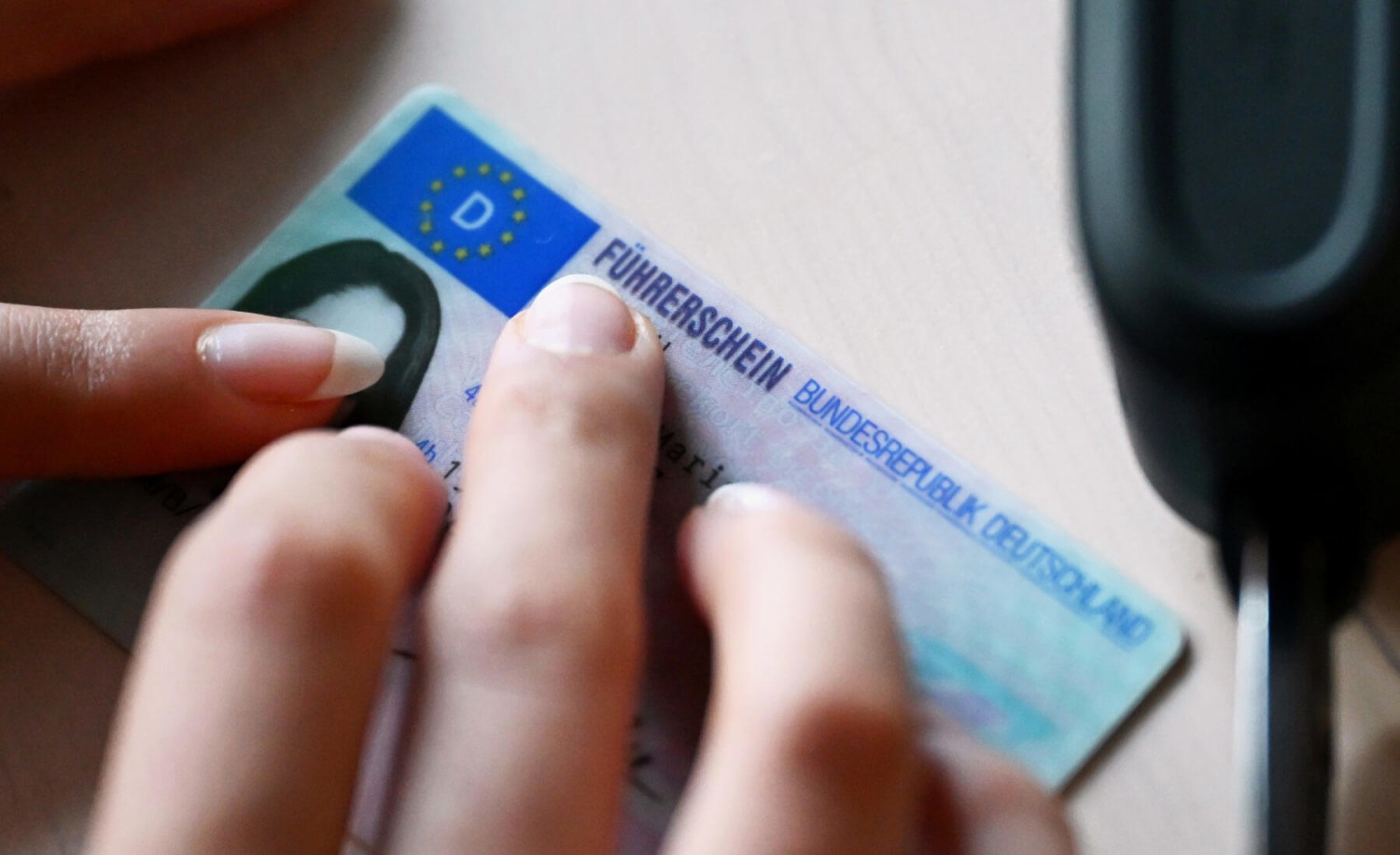 Una autoescuela sólo para mujeres creada por un hombre: éxito fulminante y polémica garantizada