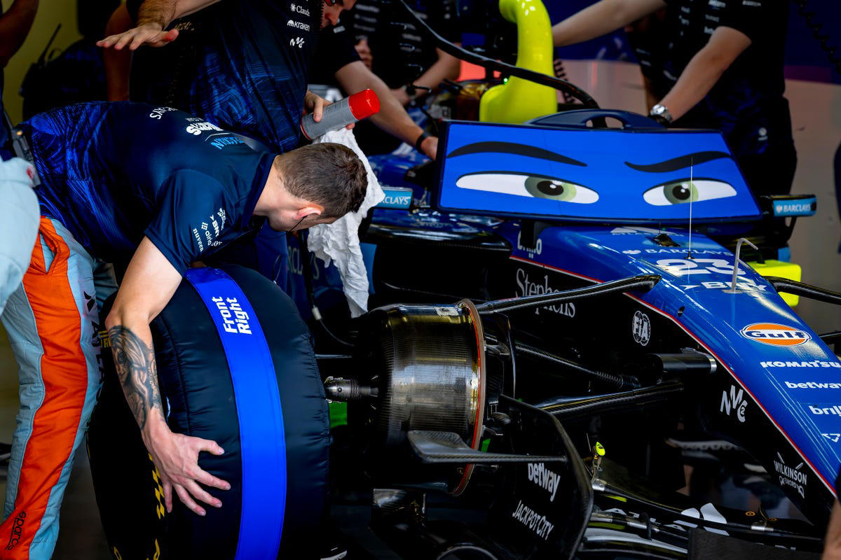 El motor Ferrari se impone en los test de Bahréin: Charles Leclerc lidera y Fernando Alonso apaga las alarmas