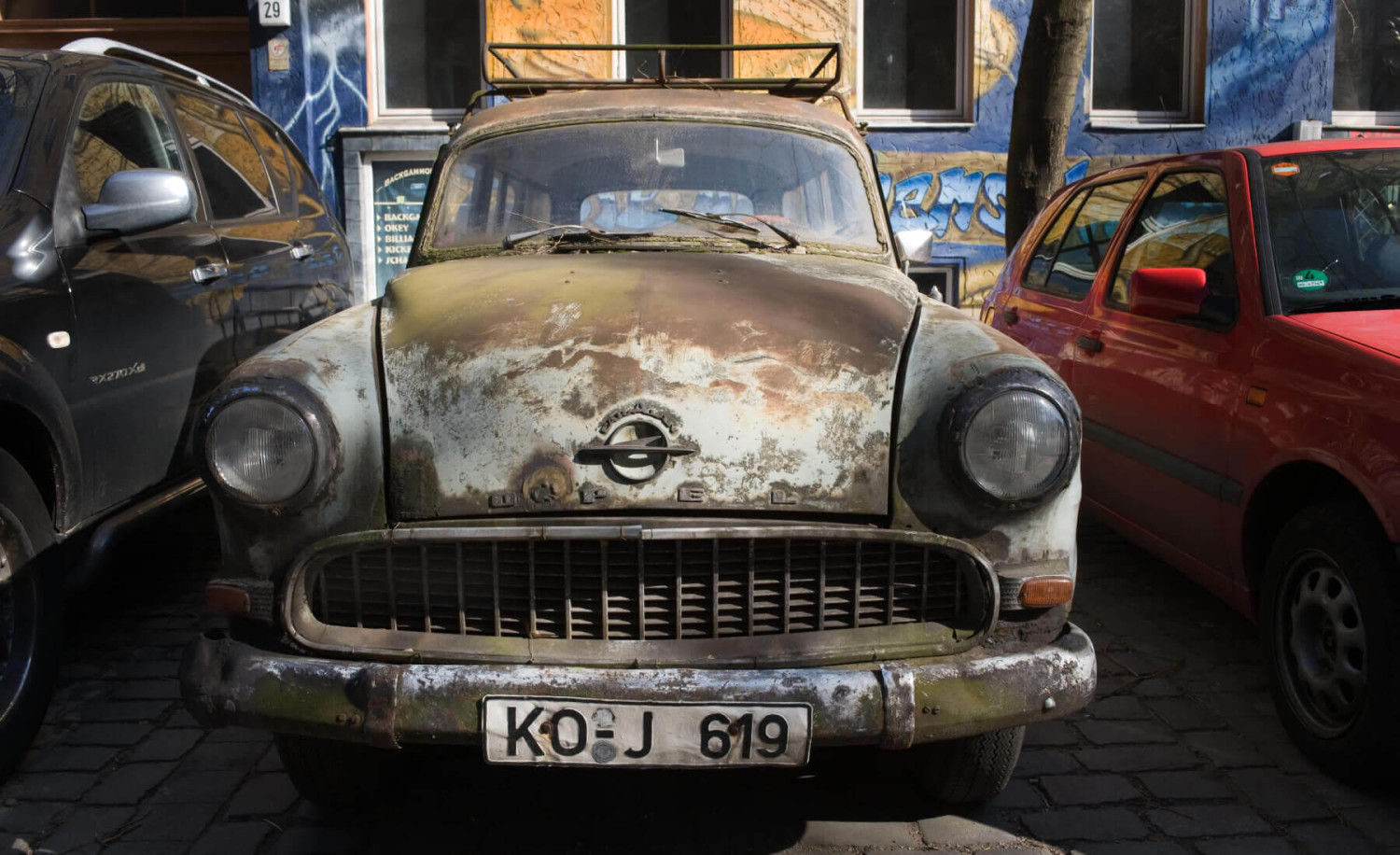 Del abandono al icono: ¿cuántos años puede durar un coche sin lavar y sólo con el mantenimiento básico?