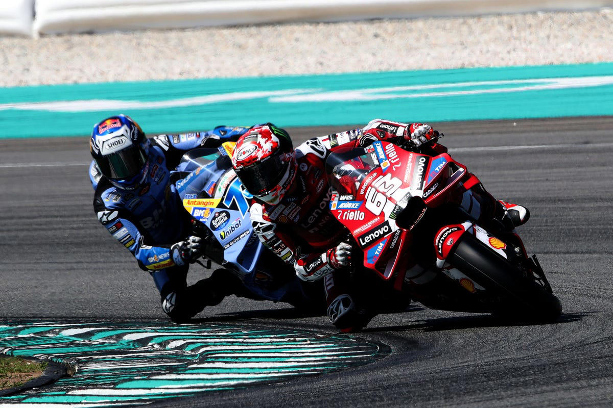Un experto en MotoGP analiza el 2026 de Pecco Bagnaia contra Marc Márquez en Ducati: "Es un aspirante a ganar"