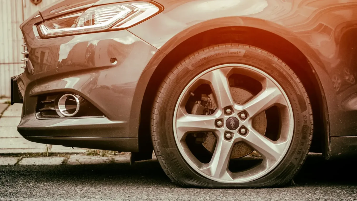 Citroën, Quién paga el arreglo ante un pinchazo o reventón en una rueda debido a un socavón en la calzada