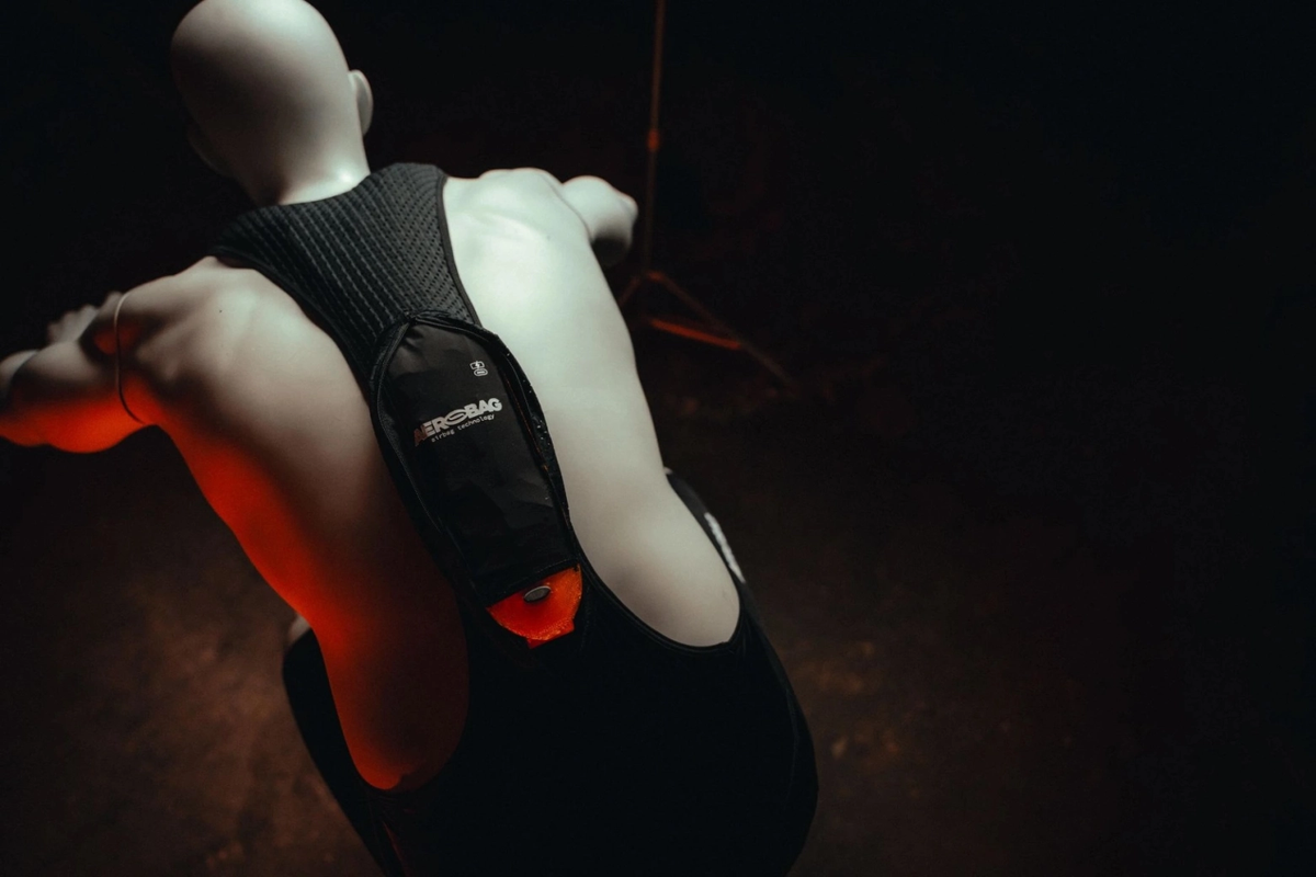 El salvavidas de los ciclistas: un airbag portátil y reutilizable que evitaría lesiones graves