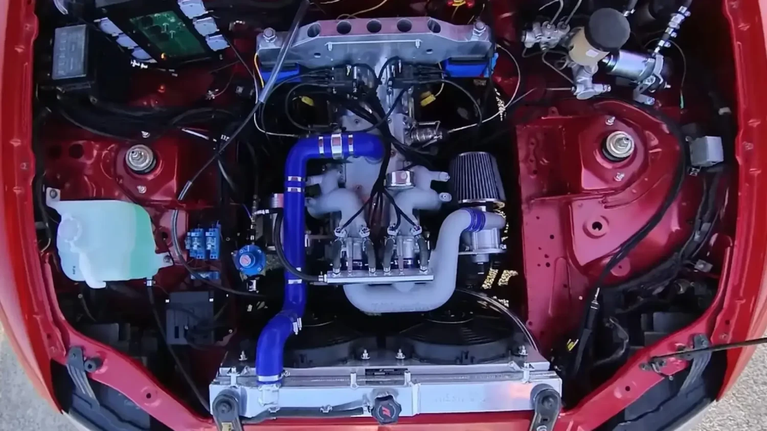 El día que el innovador y compacto motor Innengine fue probado en un Mazda MX-5