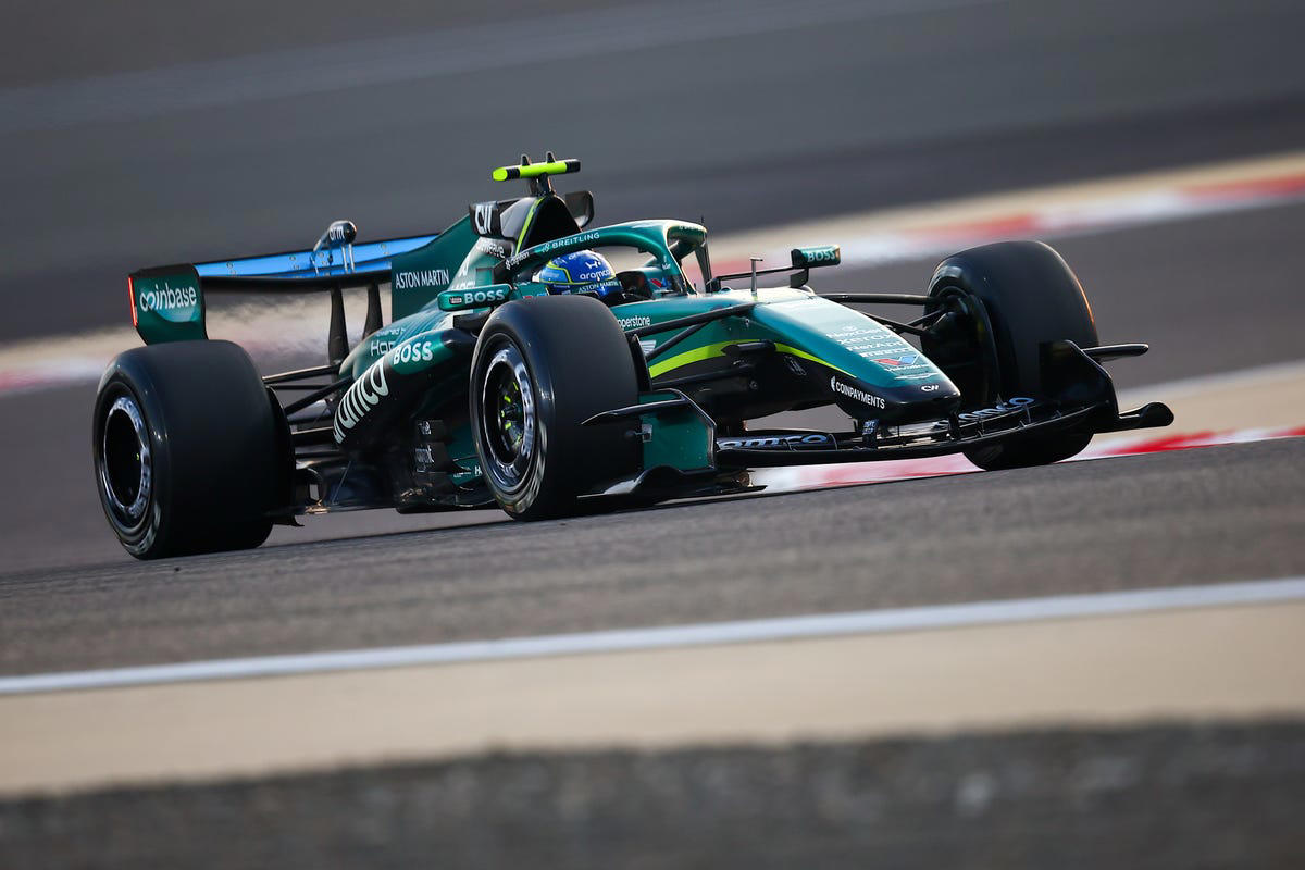 Un jefe de Aston Martin F1, sobre el AMR26 de Fernando Alonso y Adrian Newey: "El paquete tiene más potencial"