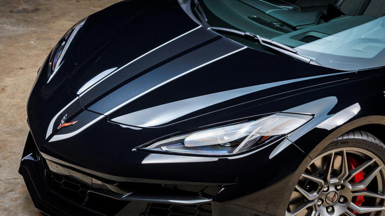 These are the biggest differences between the Chevy C8 Corvette Stingray and Z06