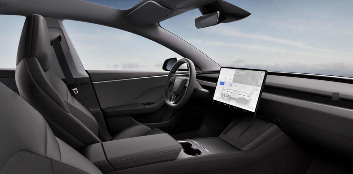 Ferrari, Tesla, El creador del interior del Ferrari Luce ataca a Tesla y sus pantallas: "Es una solución facilona"