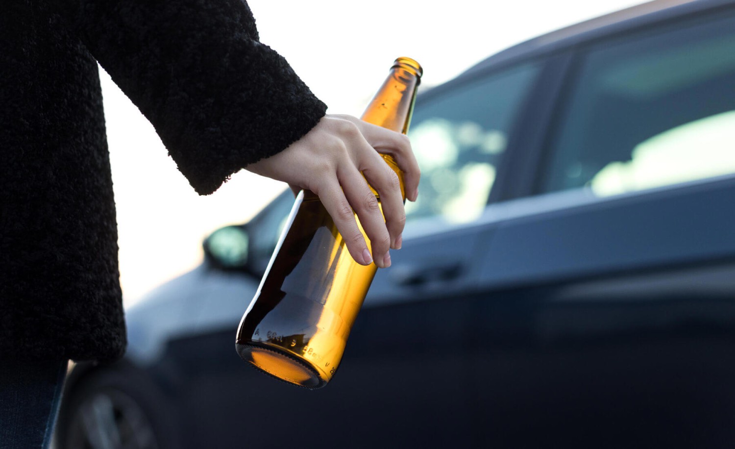 Parado, bebiendo y sin intención de arrancar: el positivo que obligó a la justicia a aclarar si te pueden multar en un coche aparcado