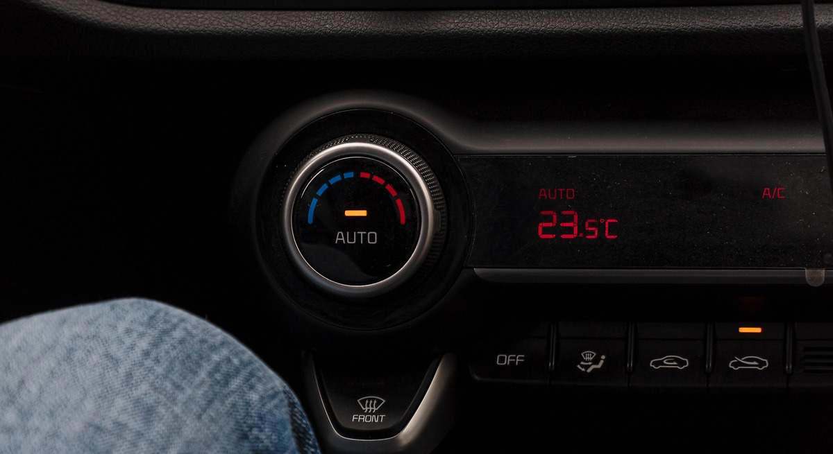 Por qué sale aire frío al encender la calefacción del coche: mecánicos explican cuál es el origen del problema