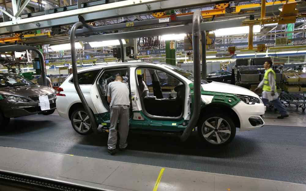 Stellantis recupera el diésel ante las dificultades para competir con sus coches eléctricos