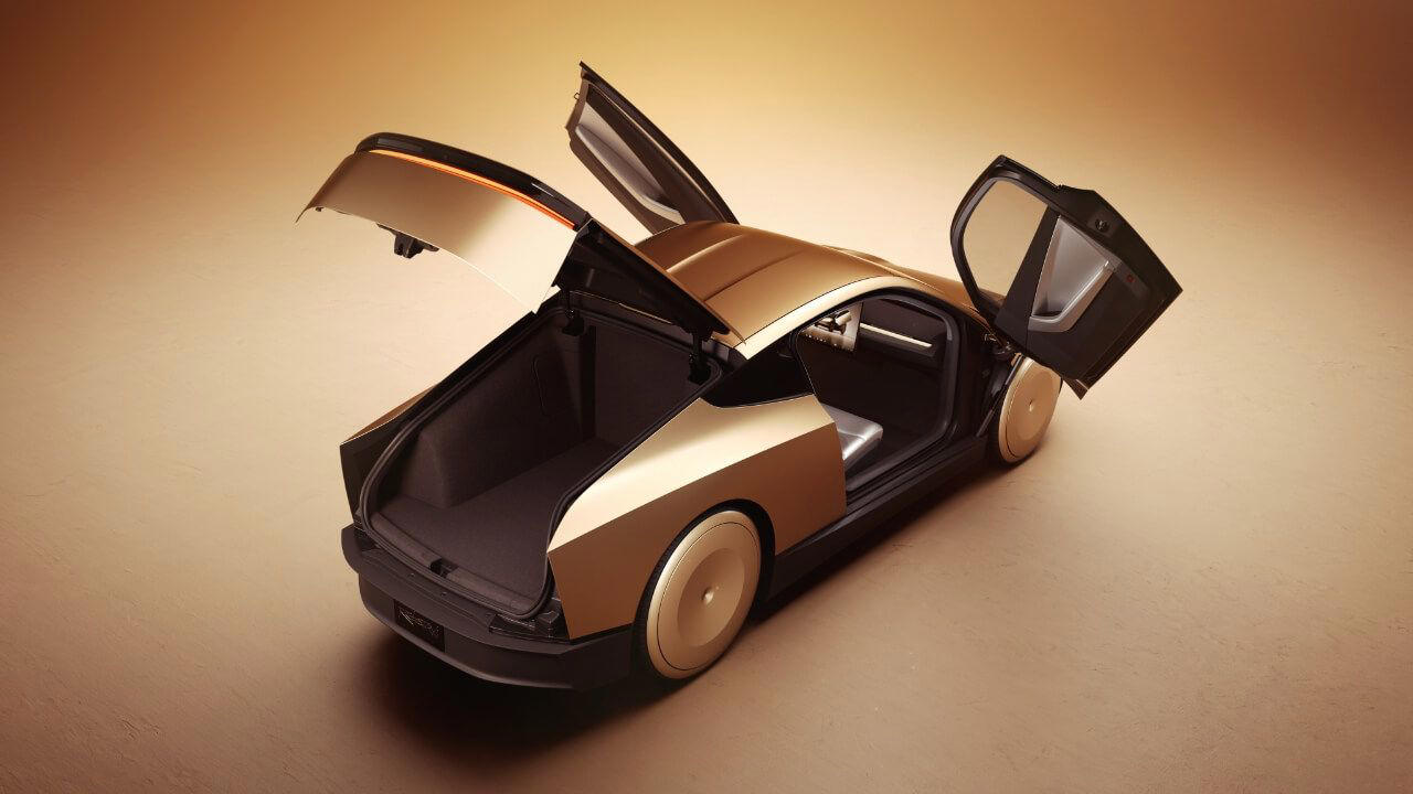 Tesla, No tiene volante ni pedales. Elon Musk insiste en que el polémico Tesla Cybercab se lanzará en abril