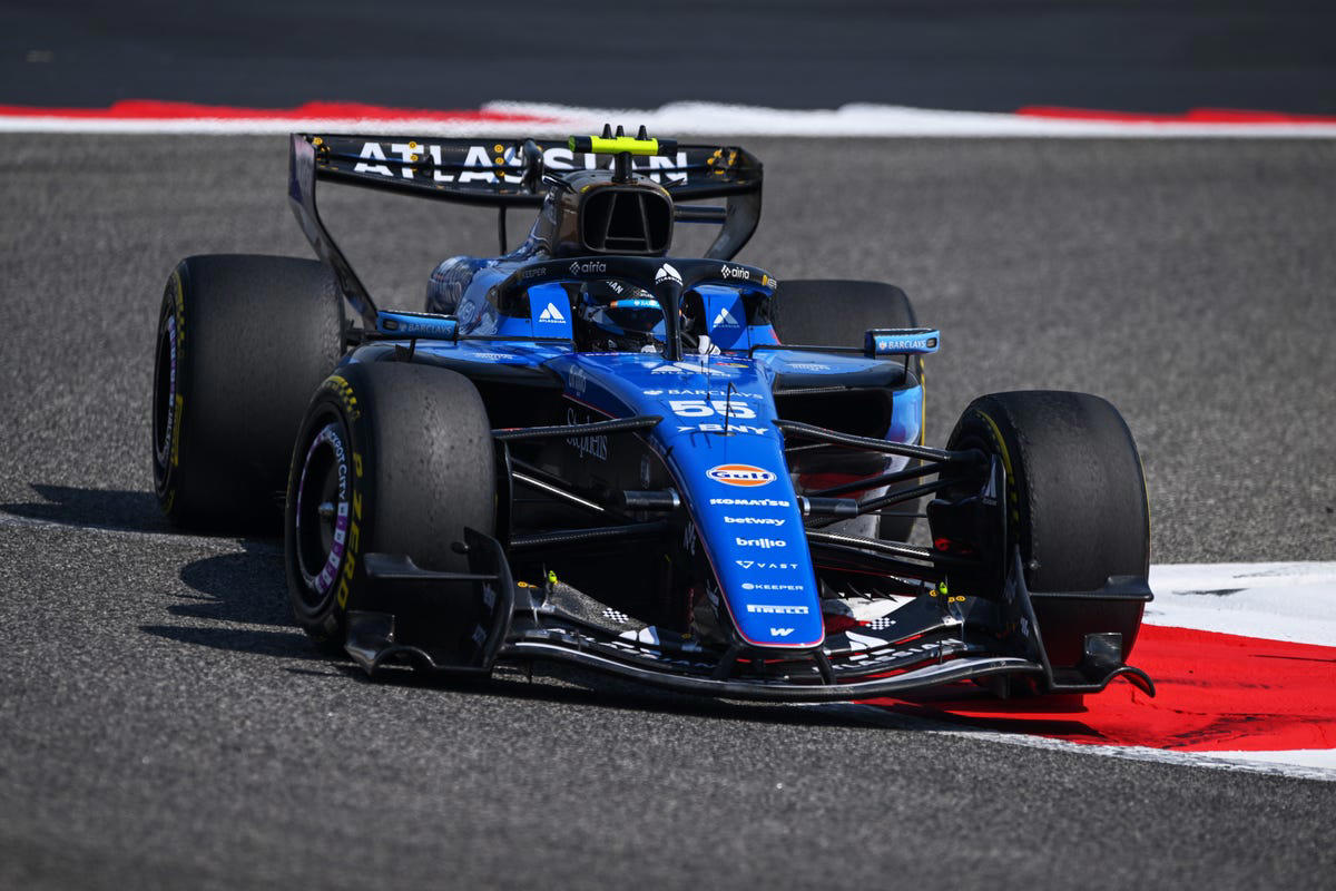 Carlos Sainz responde a Max Verstappen y Lewis Hamilton: “Tirar piedras a tu tejado no es muy astuto”