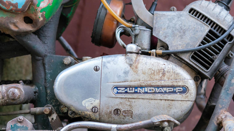 What's the purpose of a carburetor vacuum line?