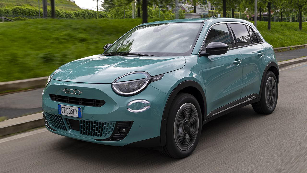 El FIAT 500 híbrido funciona... y Stellantis ahora quiere que no se dispare