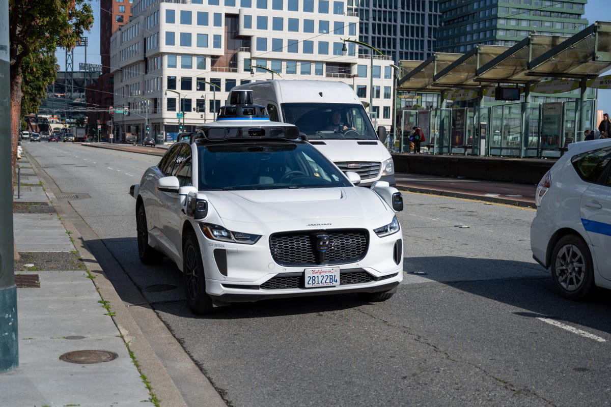 Waymo pushes deeper into America—with no one behind the wheel