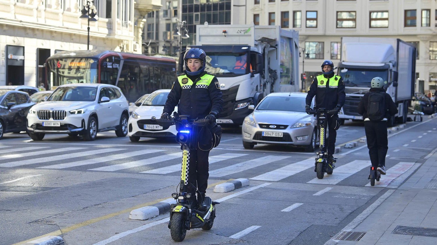 Patinetes eléctricos para combatir la delincuencia: la Policía Local de esta ciudad estrena estos vehículos