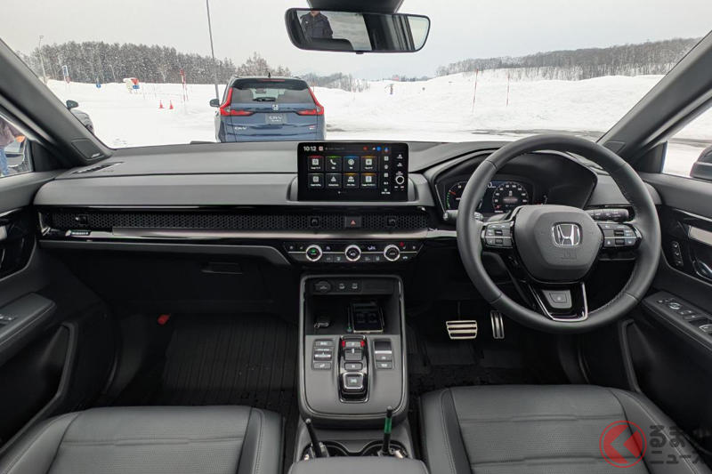ホンダ新型「CR-V」ついに発表! 大幅進化の「リアルタイムAWD」で思い通りに曲がる! 雪上試乗で見えた「熟成の“機械式”四輪駆動」の真価とライバルSUVを脅かす実力とは?【試乗記】
