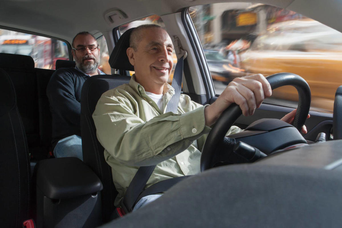 Renovar el carnet de conducir a los 63 años: ¿la DGT lo prorroga hasta los 73 o solo hasta los 65?