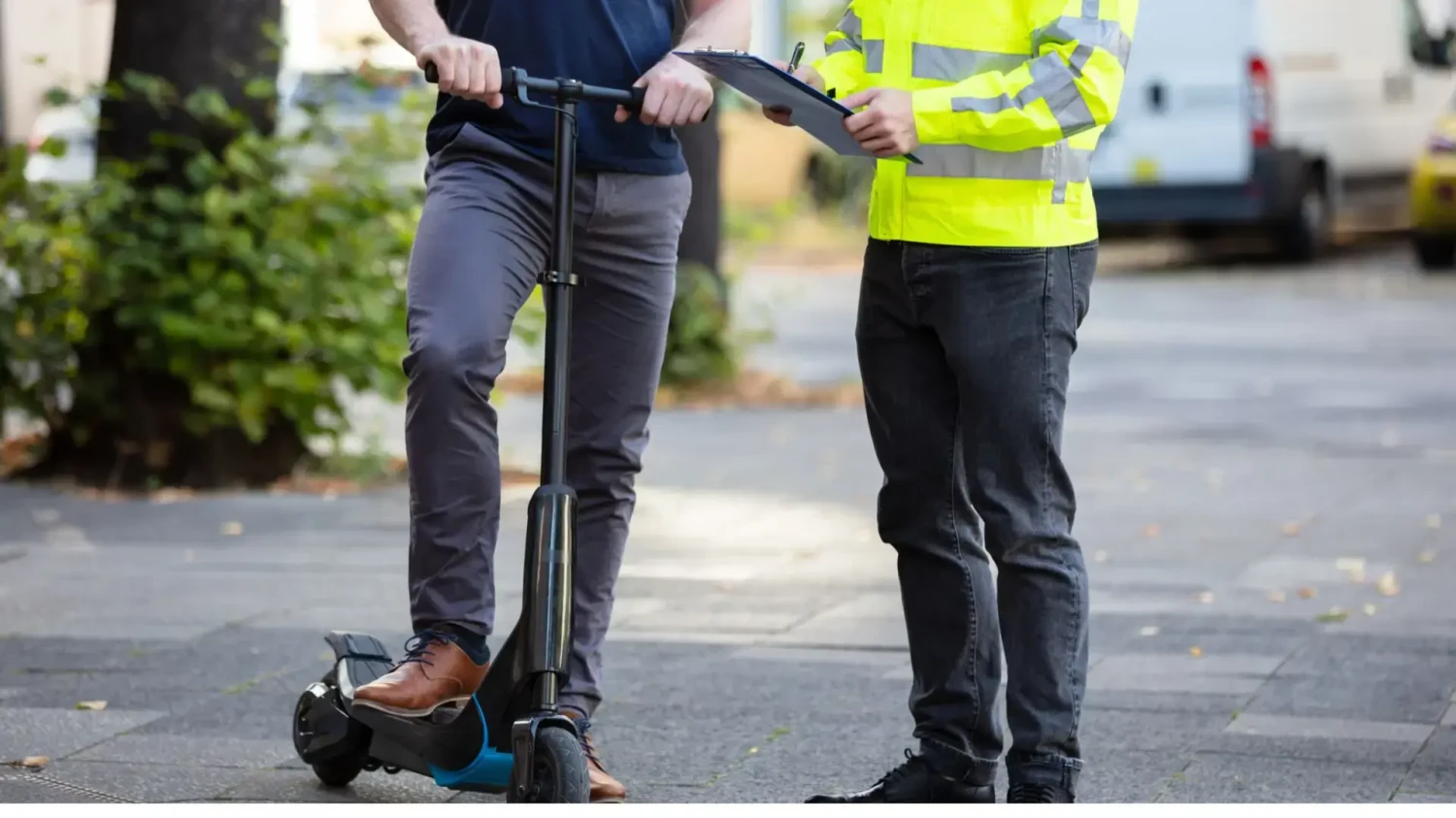 Confirmado: multa de 200 euros para los patinetes que circulen por el carril bici con potencia superior a 250 W