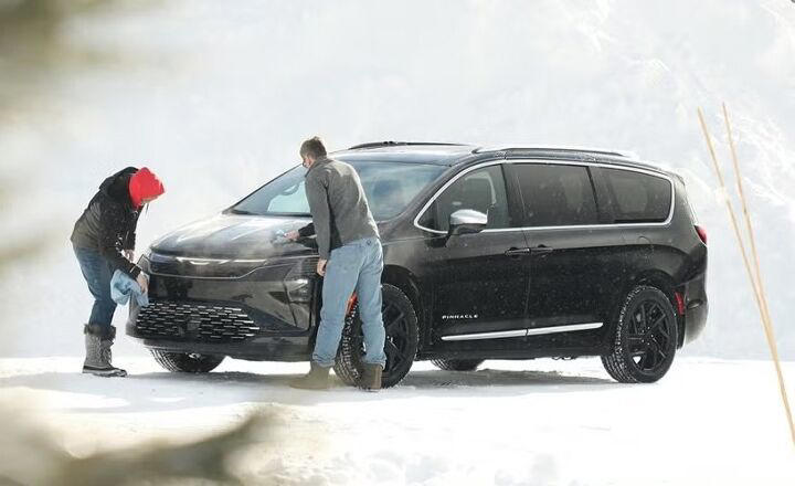 Chrysler shows signs of life: Facelifted Pacifica breaks cover