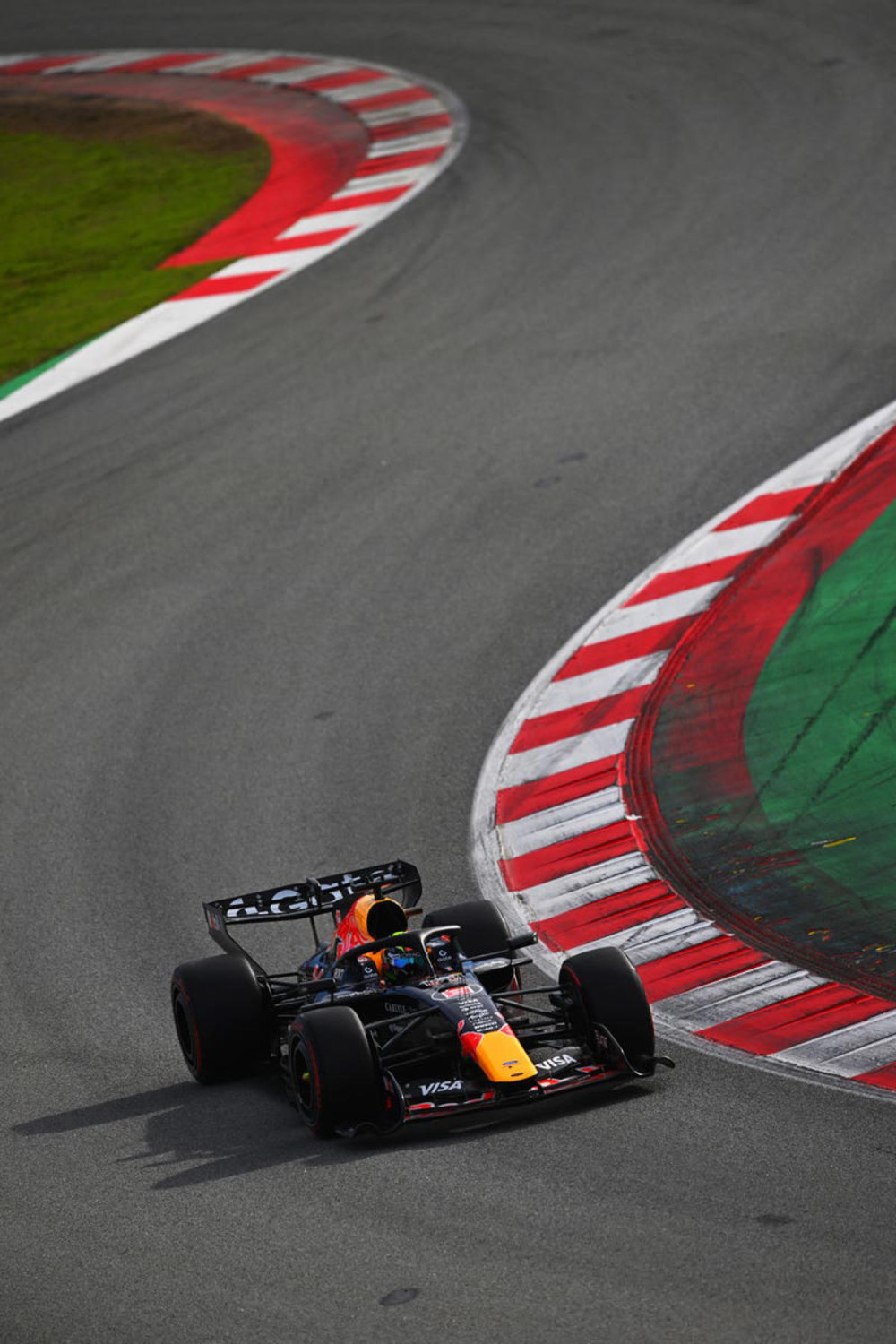 Ford, Isack Hadjar, piloto de Red Bull, sorprendido por el rendimiento que ha mostrado el motor RPT - Ford