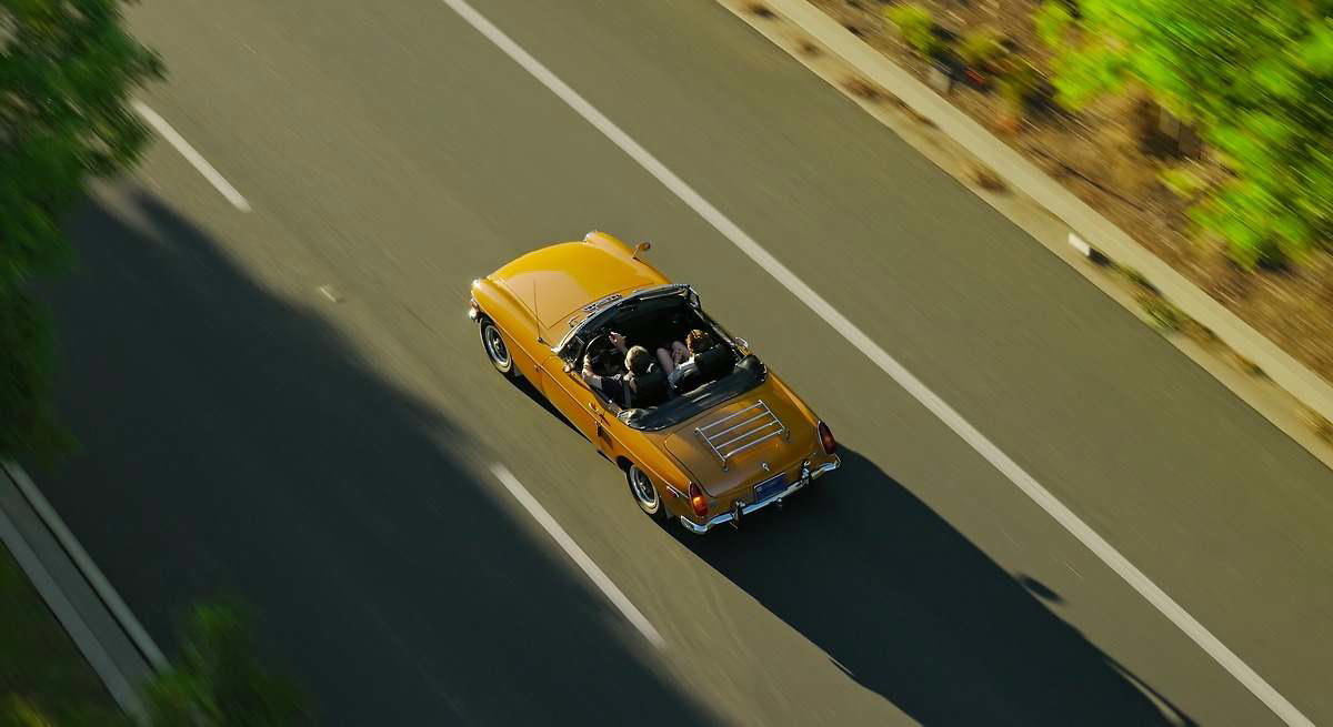 La paradoja del coche descapotable: por qué se ven menos en España que en otros países de Europa con climas más fríos