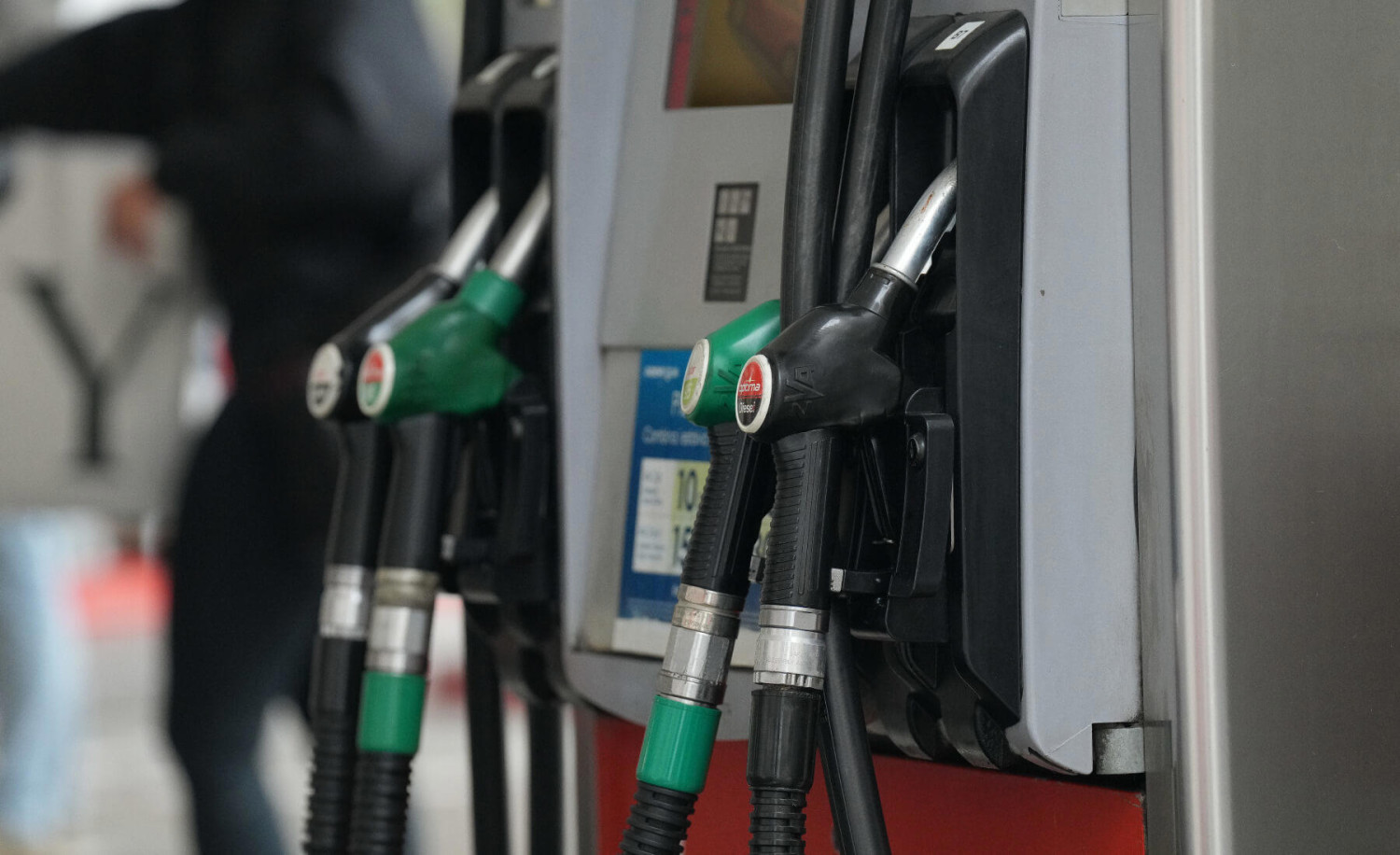 ¿Cuánto y cuándo subirá el precio del combustible por el conflicto de Irán? La OCU da una respuesta clara