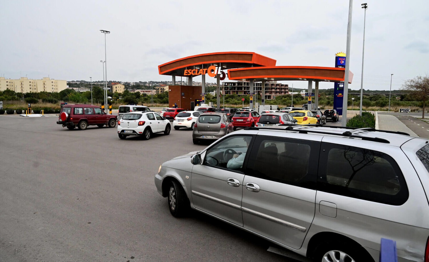 ¿Cuánto y cuándo subirá el precio del combustible por el conflicto de Irán? La OCU da una respuesta clara