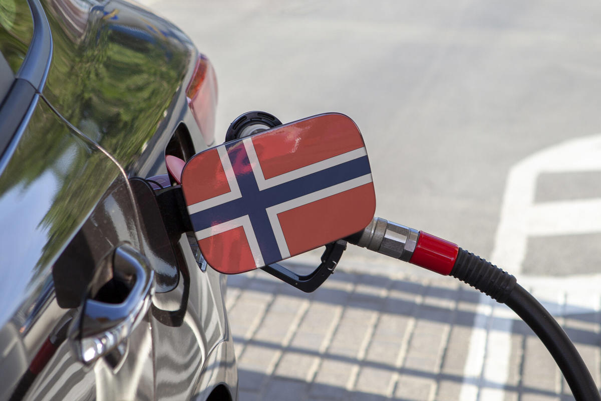 Este país vendió solo 12 coches de gasolina en febrero: el resto fueron todos eléctricos