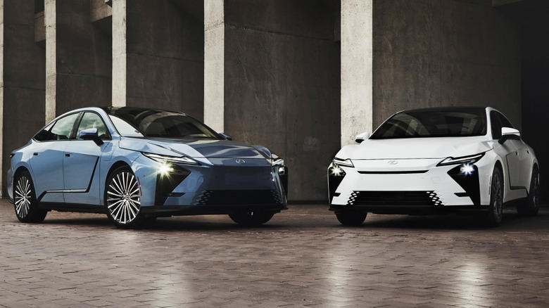 New electric 2026 Lexus ES 350e starts at $48,795, ES 350h hybrid costs $2,200 more