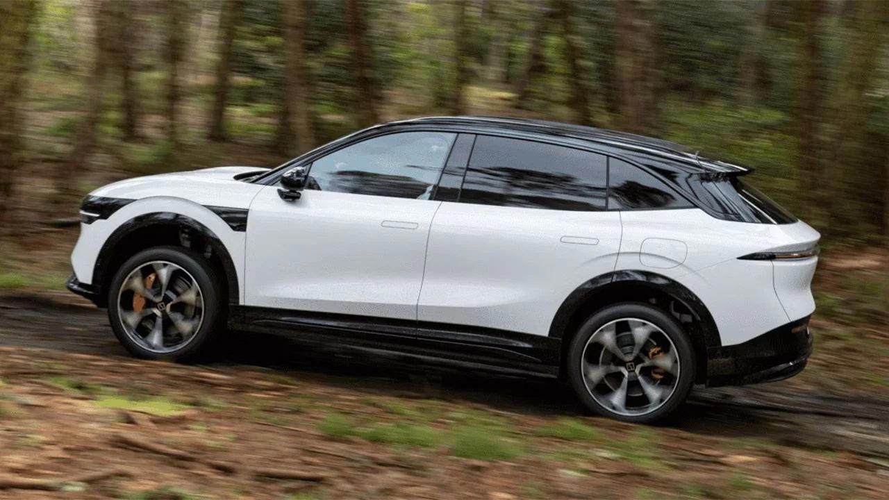 Con un precio de 52.990 euros, el Zeekr 7X quiere desbancar al BMW iX3