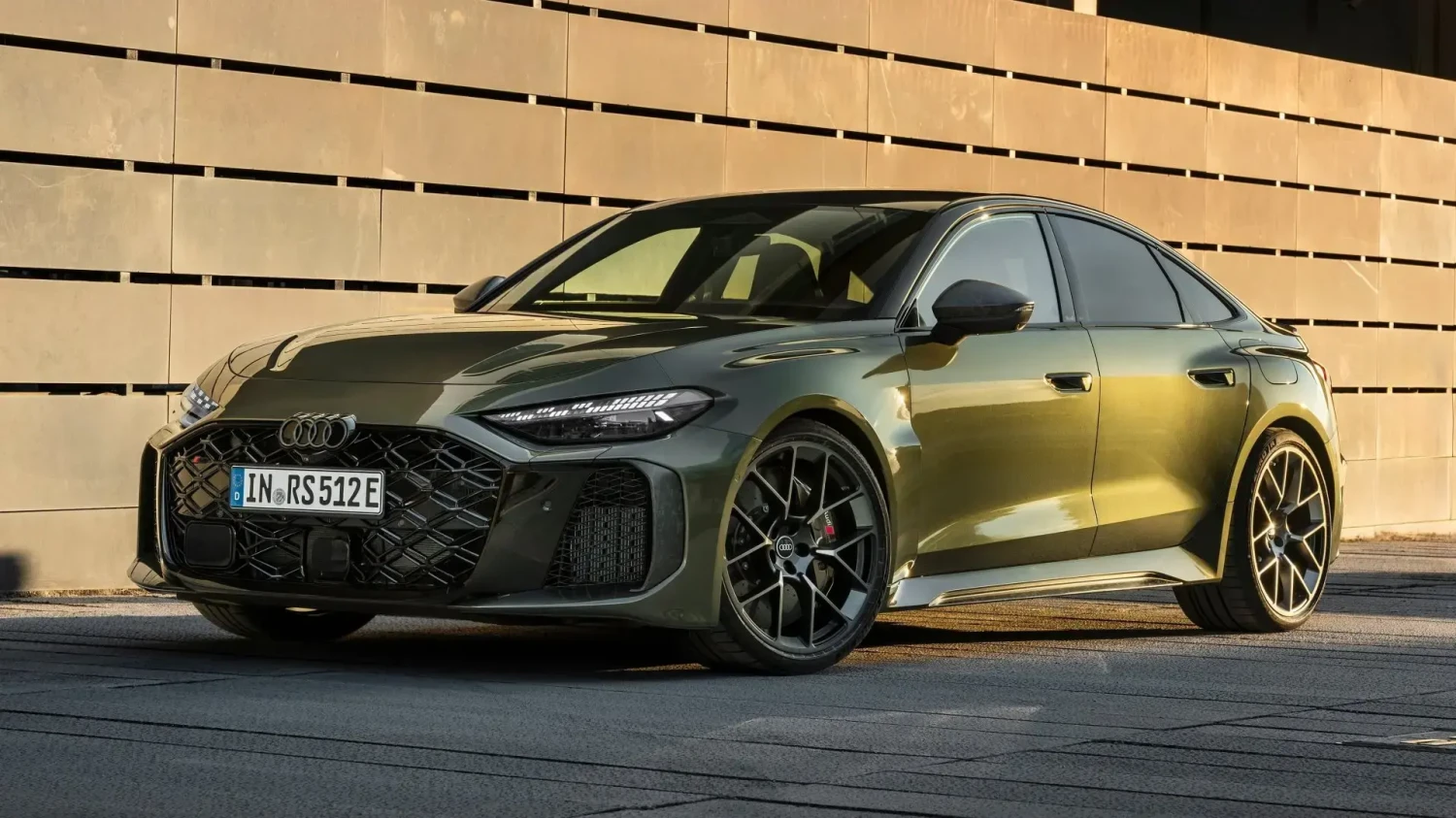 Mercedes, Audi, ¿Indirecta a Mercedes? En Audi aseguran que no pensaron en un cuatro cilindros para el RS 5 ni un solo segundo