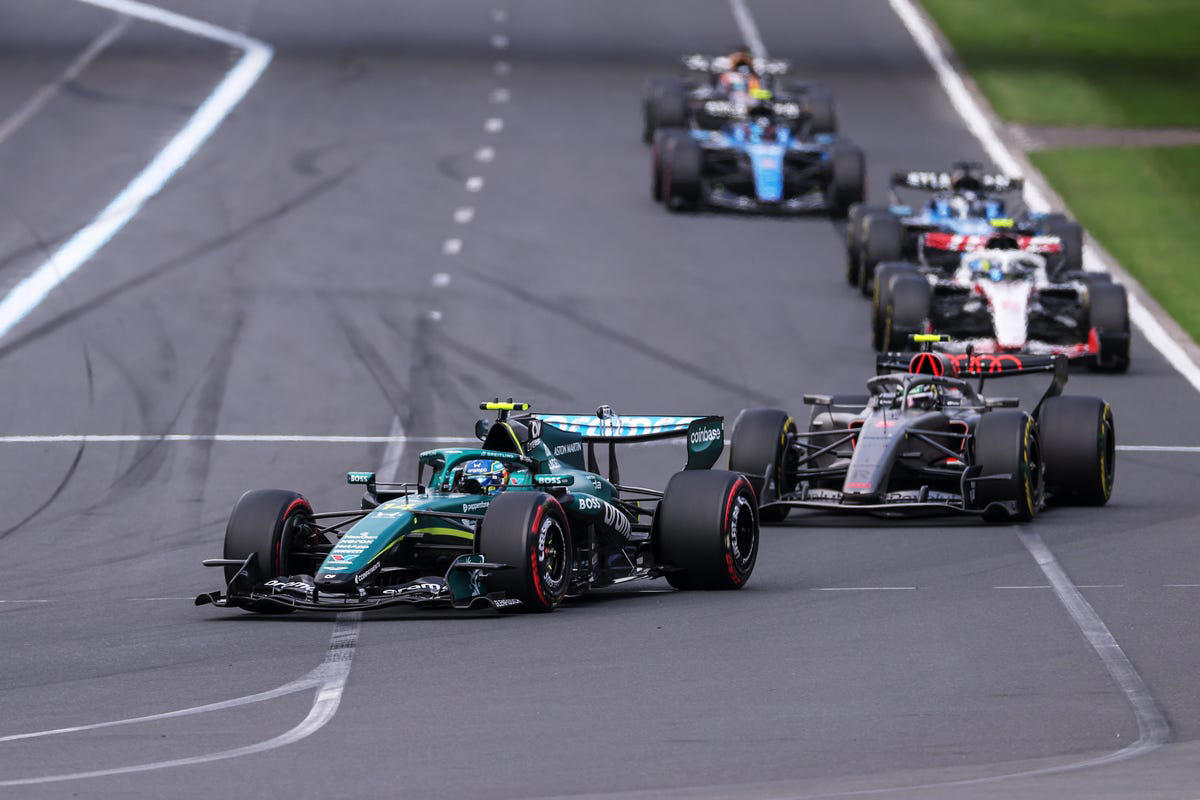 Drama para Fernando Alonso: Se retira del GP de Australia después de un salidón y luego vuelve a pista