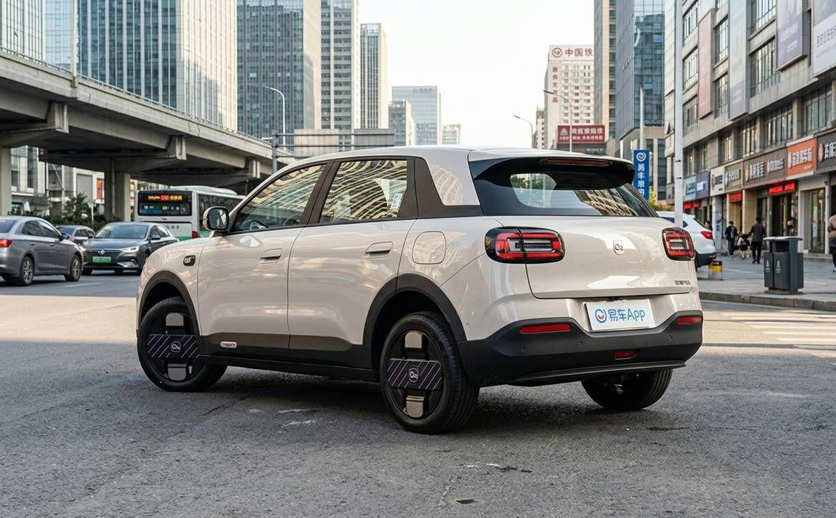 Este coche eléctrico chino cuesta apenas 9.000 euros y presume de IA y conducción autónoma
