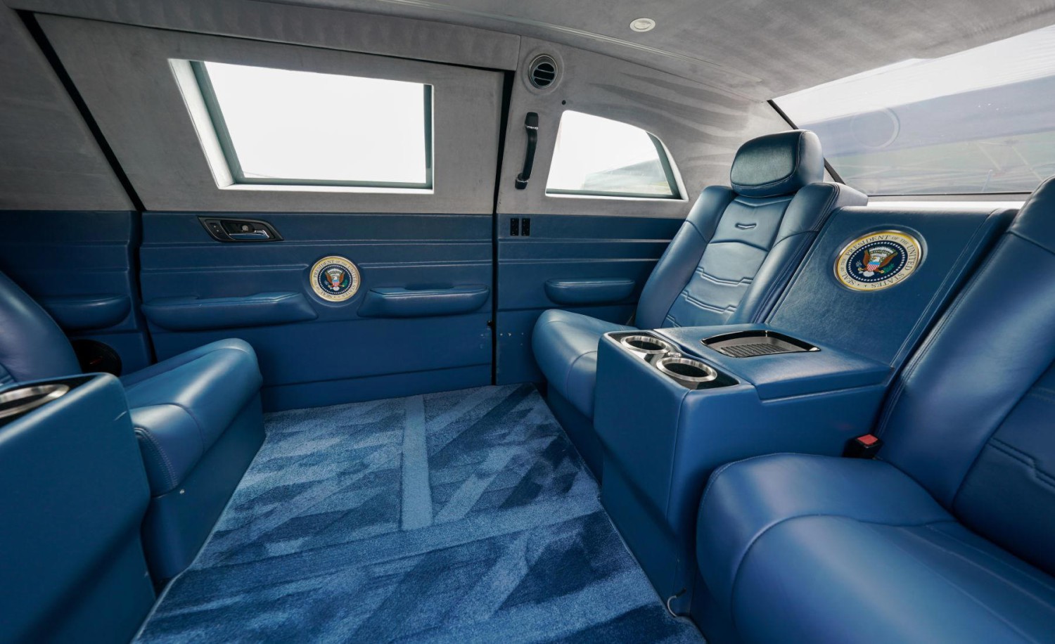 Un búnker móvil de nueve toneladas: así es 'La Bestia', el Cadillac blindado que desafía los misiles en plena tensión con Irán