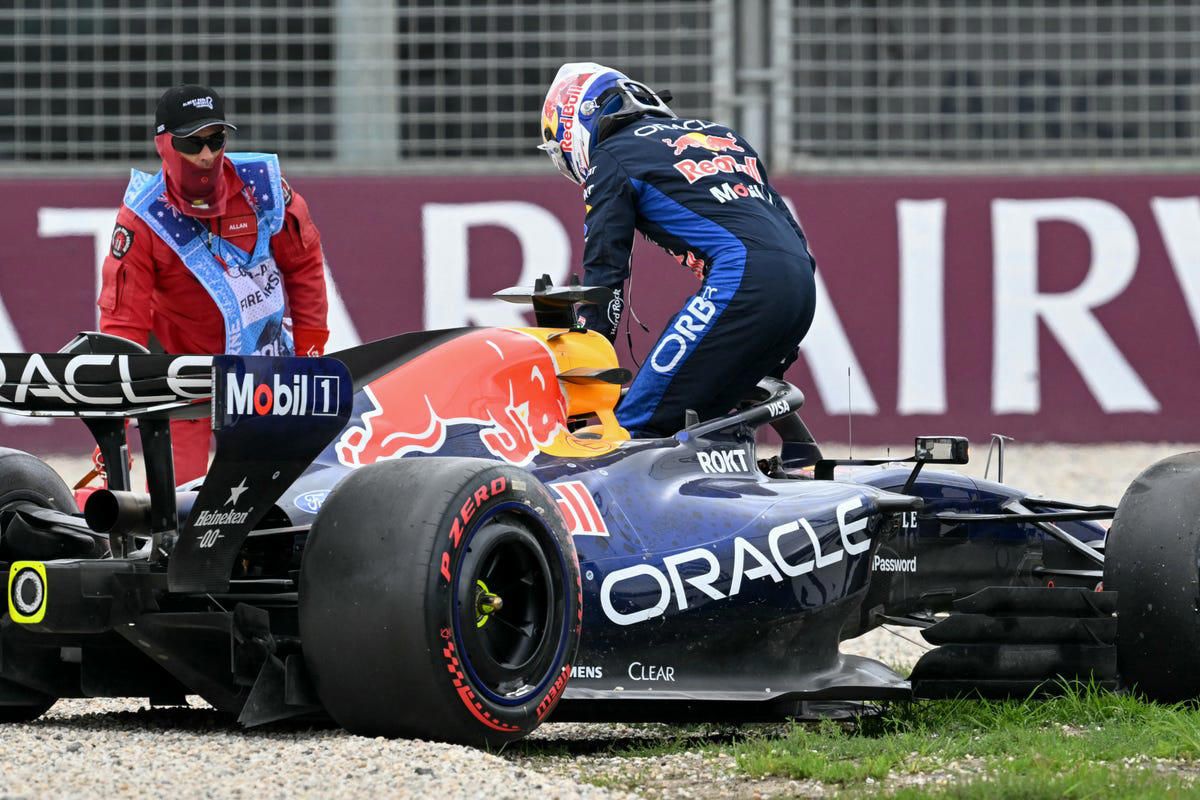 Max Verstappen carga contra la FIA tras su accidente con Red Bull F1 en el GP de Australia: "Nunca me pasó"