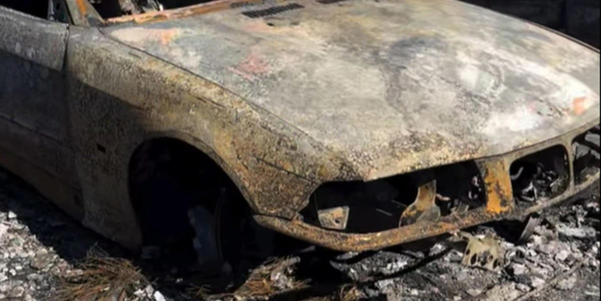 El fuego acaba con más de 100 coches clásicos en proceso de restauración