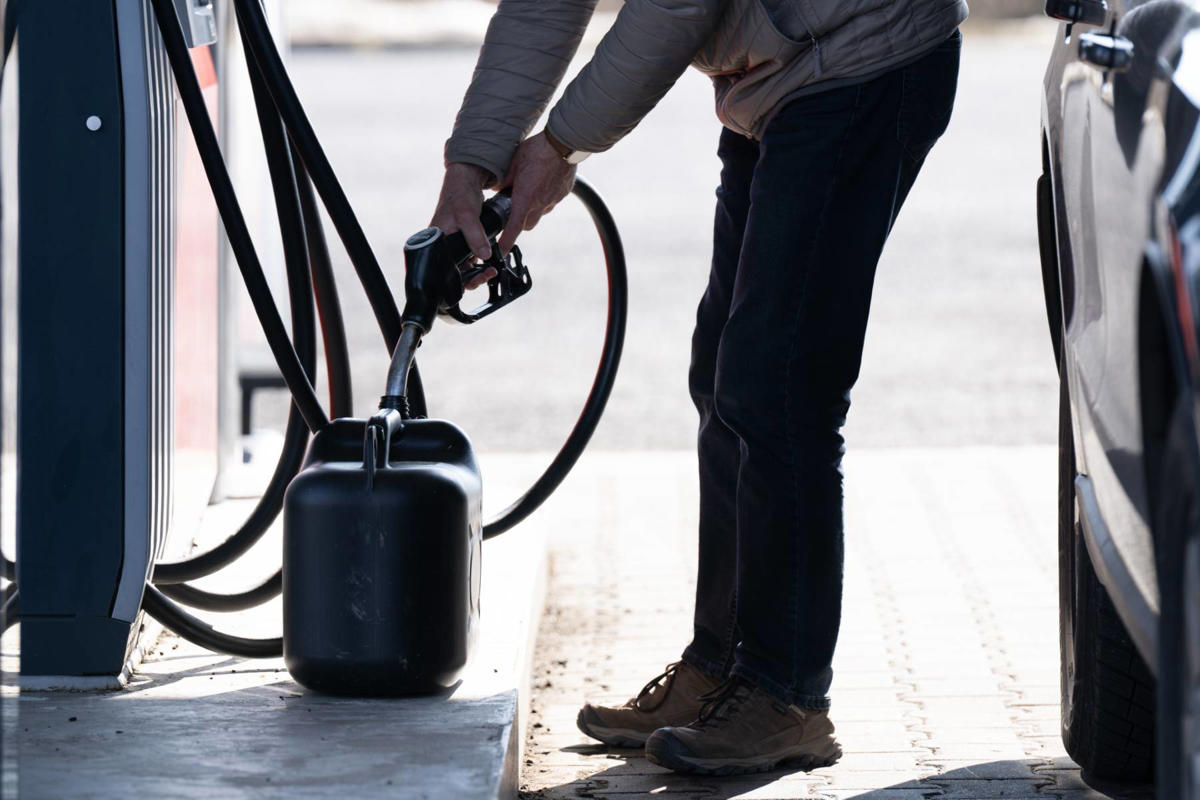Huelga de gasolineras: cuidado con comprar combustible y llevártelo a casa así, te puede costar una multa de 3.000 euros