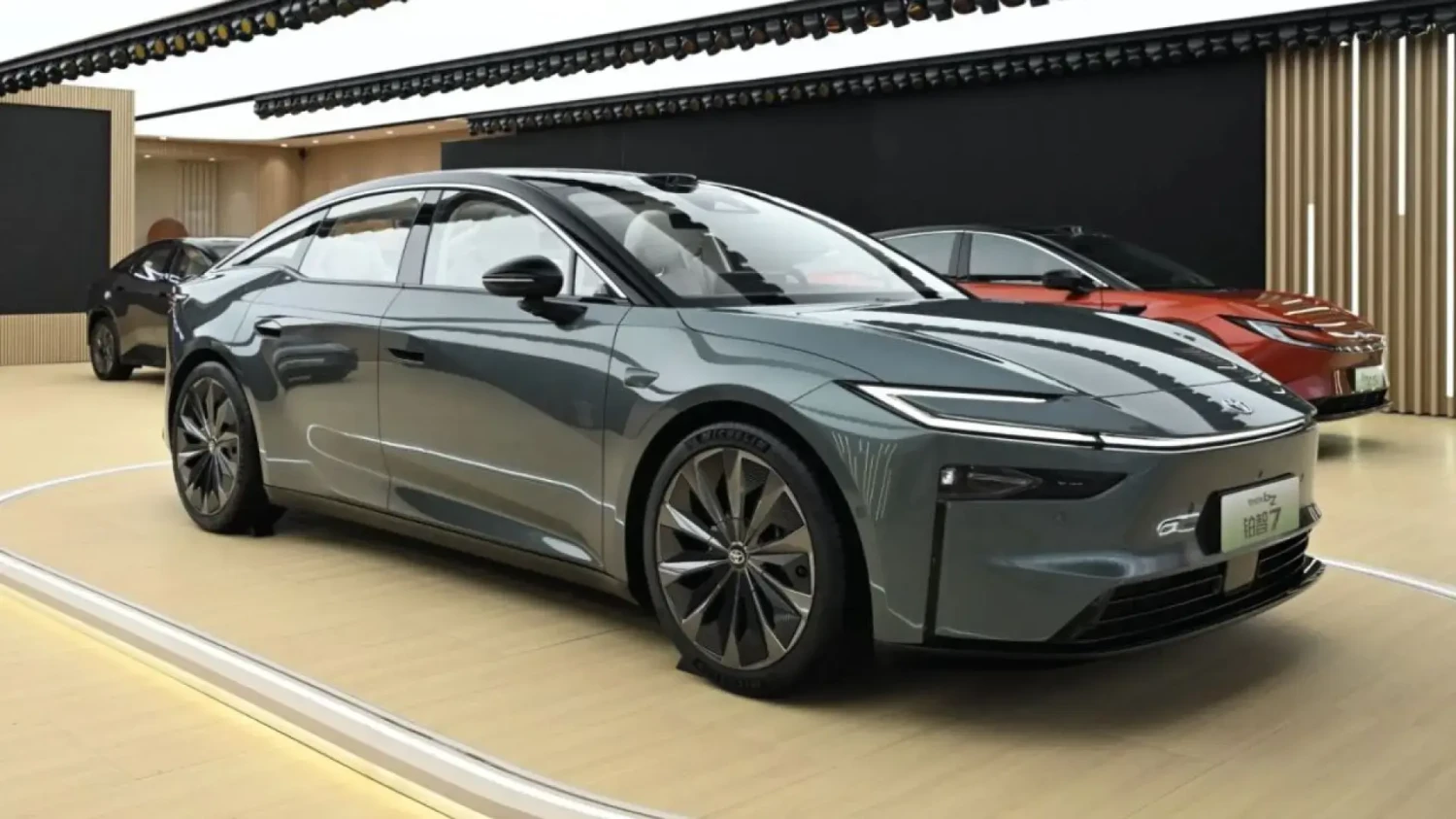 Toyota, Xiaomi, Algunos preocupados por los coches eléctricos chinos y llega Toyota y lanza esta superberlina en la que participan Huawei y Xiaomi