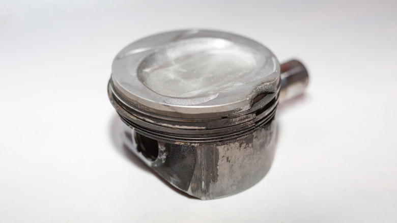 How piston shape impacts engine performance and efficiency