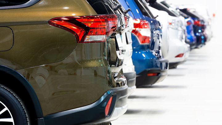 Cada vez es más difícil distinguir un coche de otro, y la culpa no es solo de los fabricantes