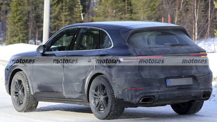 Fotos espía del nuevo Cayenne híbrido: Porsche le pone límites para que no eclipsar al eléctrico