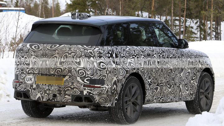 El Range Rover Sport 2027 se deja ver en fotos espía con cambios en diseño y tecnología