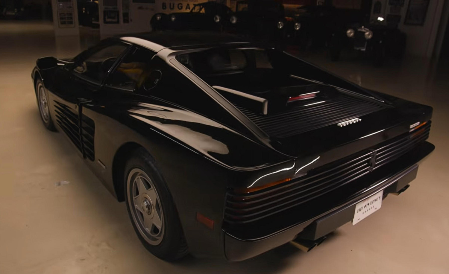 Tiene 31 años, compró un Ferrari que llevaba décadas parado y decidió hacer justo lo contrario de lo que todos esperan
