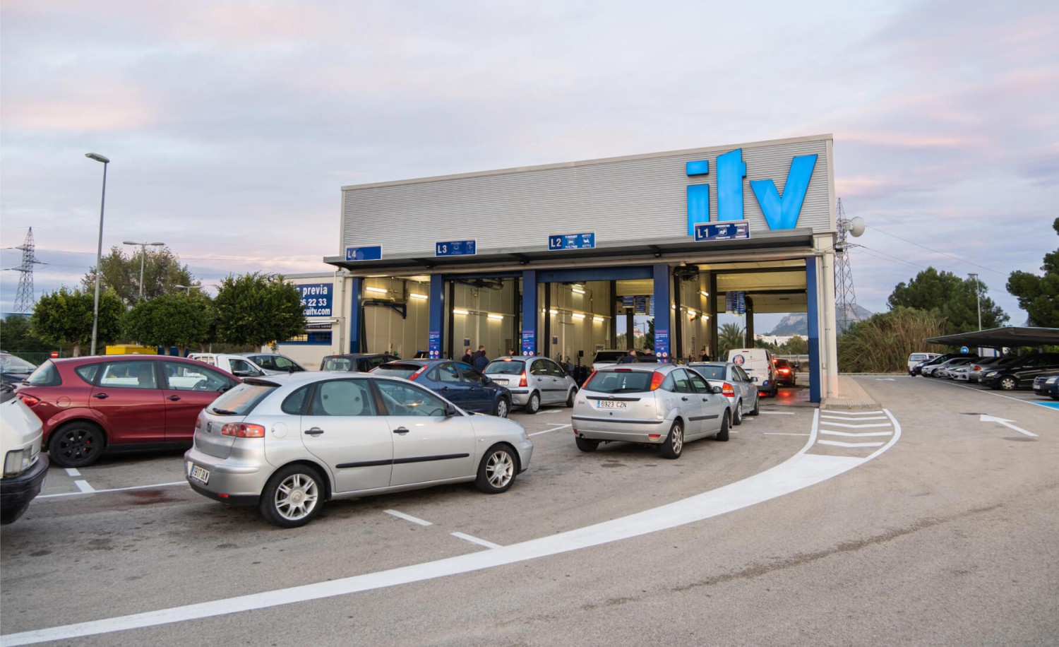 La OCU da respuesta a una de las grandes dudas de los conductores: ¿cómo encontrar la ITV más barata?